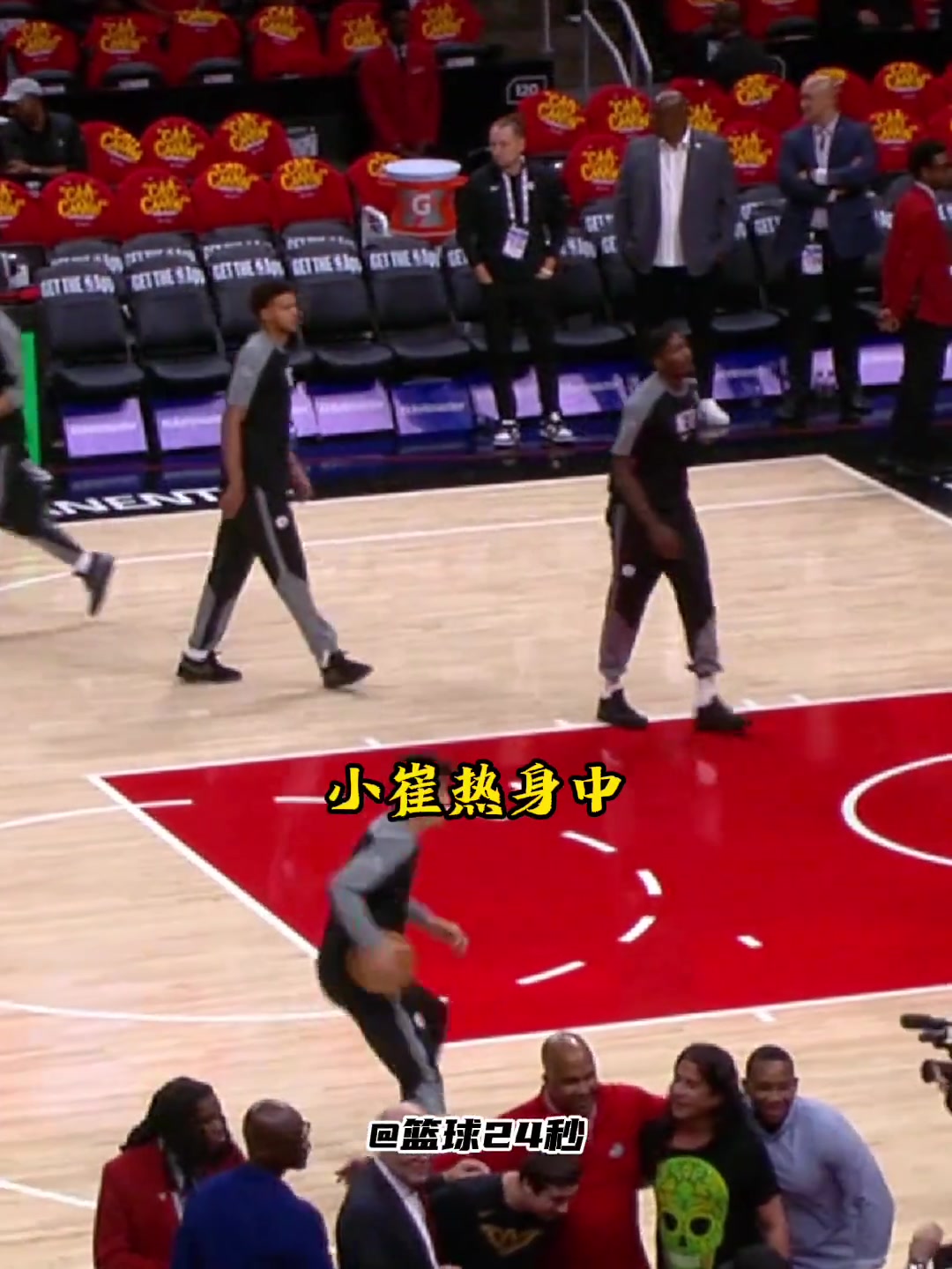 對陣?yán)销椯惽盁嵘?崔永熙練習(xí)轉(zhuǎn)身突破劈扣